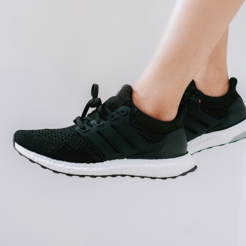 Sports shoes