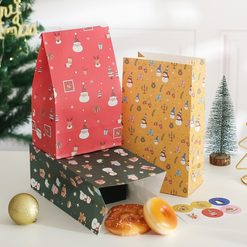 24 Pcs Christmas Paper Party Bags – Large Gift Bags for Sweets and Candy, Ideal for Holiday Celebrations