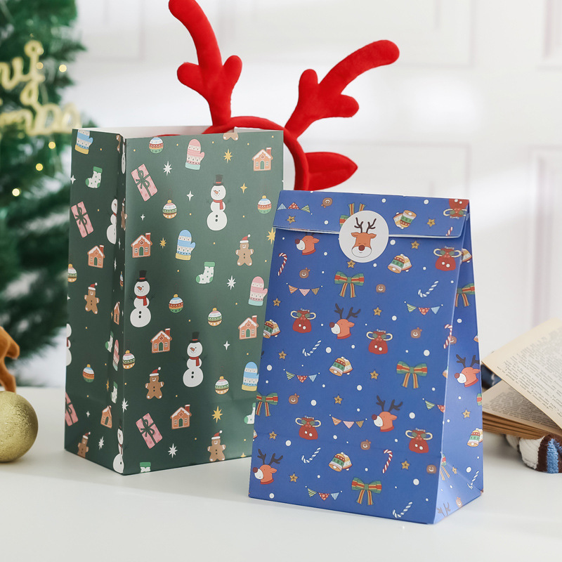 24 Pcs Christmas Paper Party Bags – Large Gift Bags for Sweets and Candy, Ideal for Holiday Celebrations