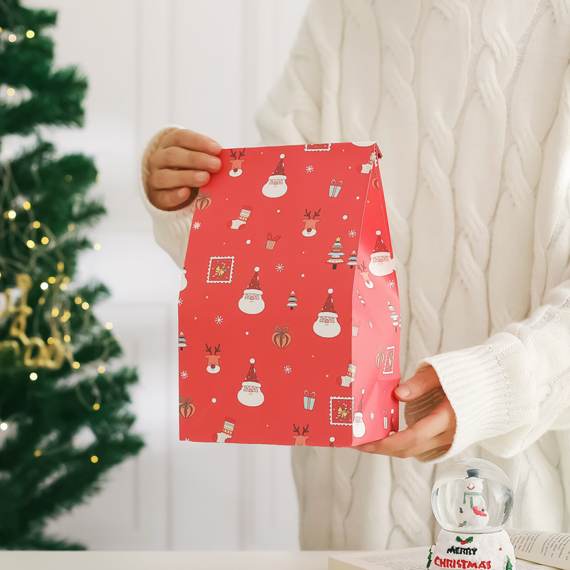 24 Pcs Christmas Paper Party Bags – Large Gift Bags for Sweets and Candy, Ideal for Holiday Celebrations