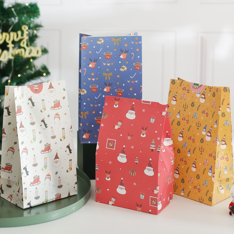 24 Pcs Christmas Paper Party Bags – Large Gift Bags for Sweets and Candy, Ideal for Holiday Celebrations
